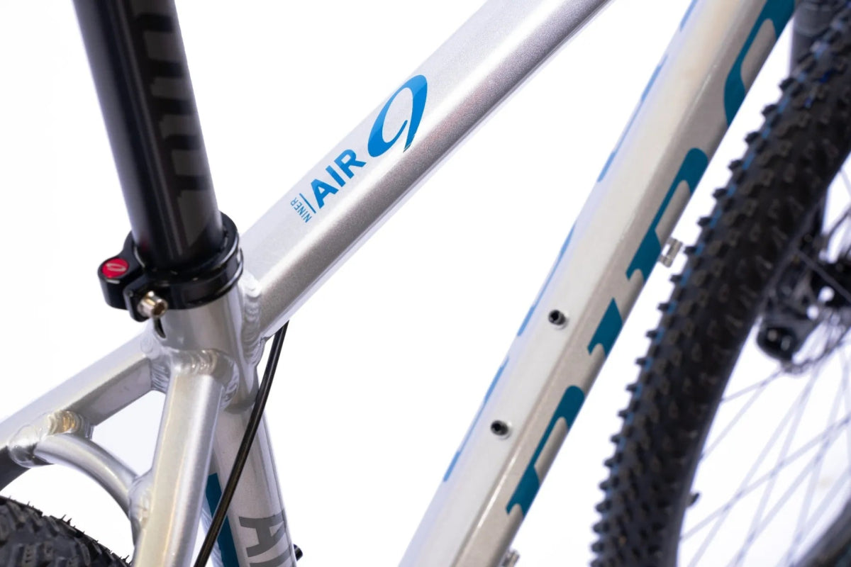 Niner AIR 9 Hardtail MTB 29" | SRAM 12 - fach | Fox Float 32 | silber/blau | Modell 2023 - RAAAD.de