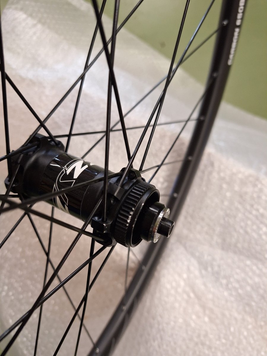 ZZYZX MTB Laufradsatz 27,5" Carbon | Tubeless Ready | Centerlock | Schnellspanner 100/135 mm | Shimano HG (B - Ware) - RAAAD.de